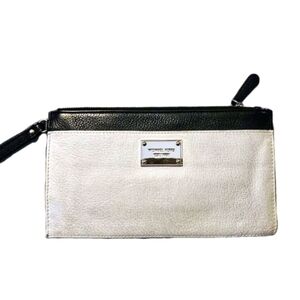 EUC - Michael Kors Black and White Wristlet